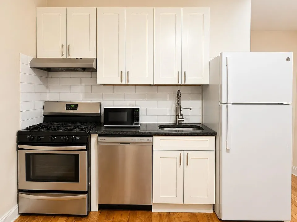 31 Hopkins Ave #2