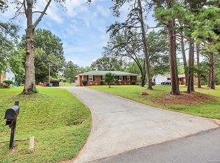 317 Cedarwood Ln, Matthews, NC 28104