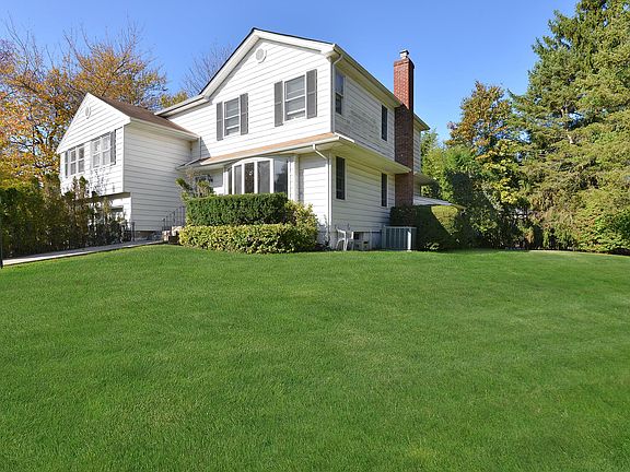 3rd image of 17 Old Hills Ln