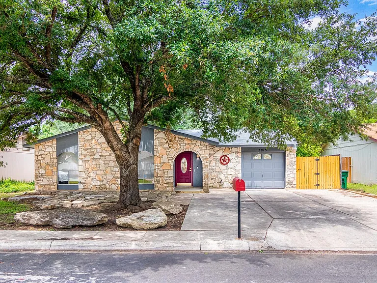 5915 Cliff Trail Dr — Photo 1