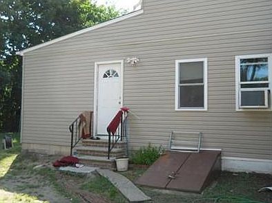 5th image of 229 Parkinson Ave