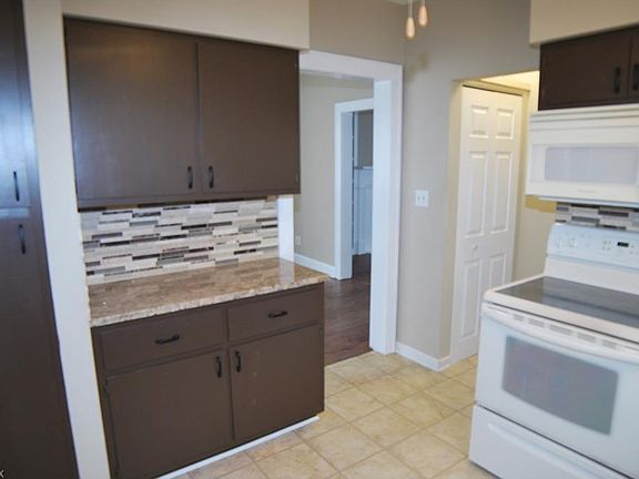 4th image of 1598 Glenmount Ave