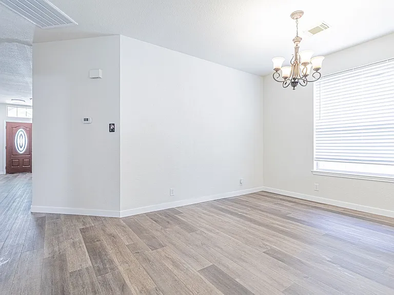 213 Tapwood Ln — Photo 6