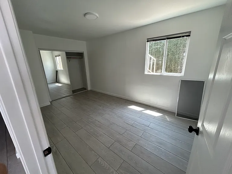 884 Ada St — Photo 5