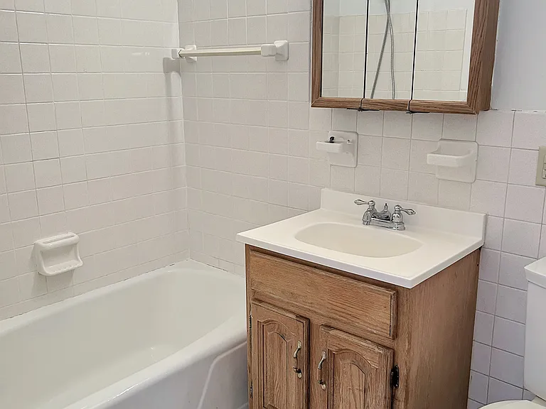 Carroll Court Apartments — Photo 10