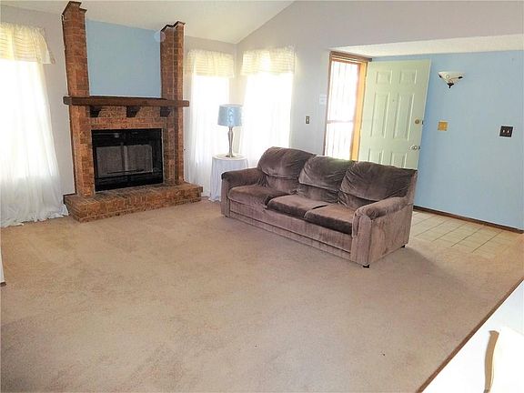 3rd image of 1605 Paul Todd Dr