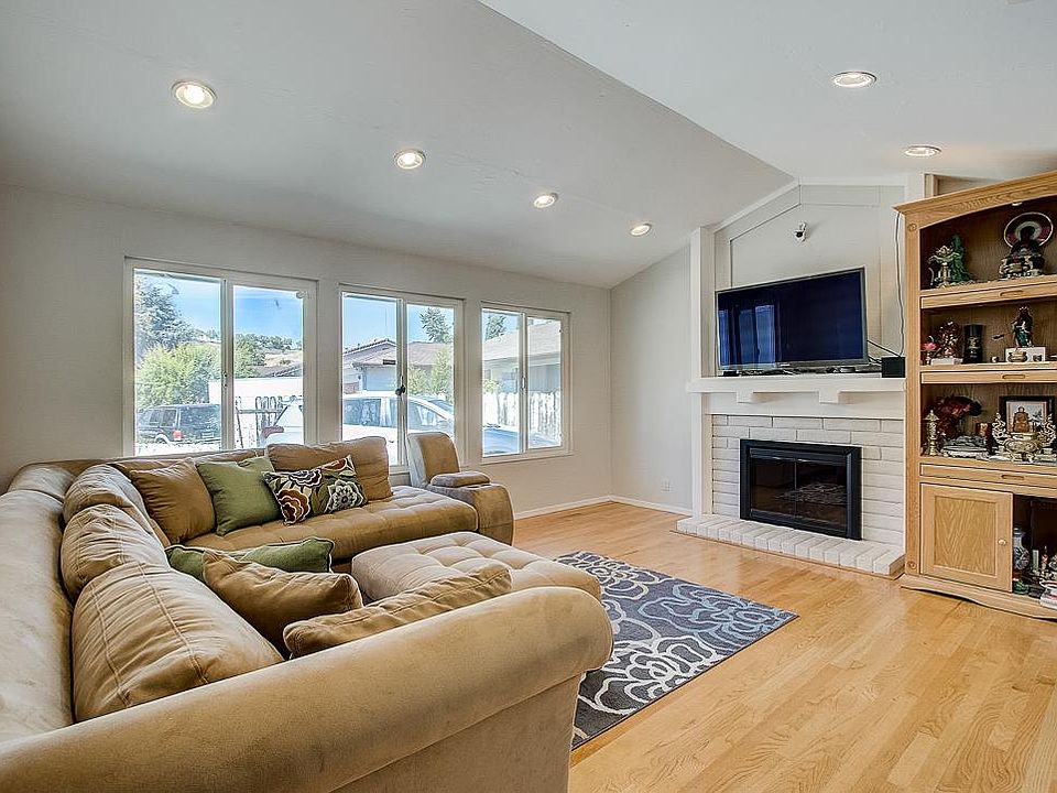 1st image of 42 Chapelhaven Ct