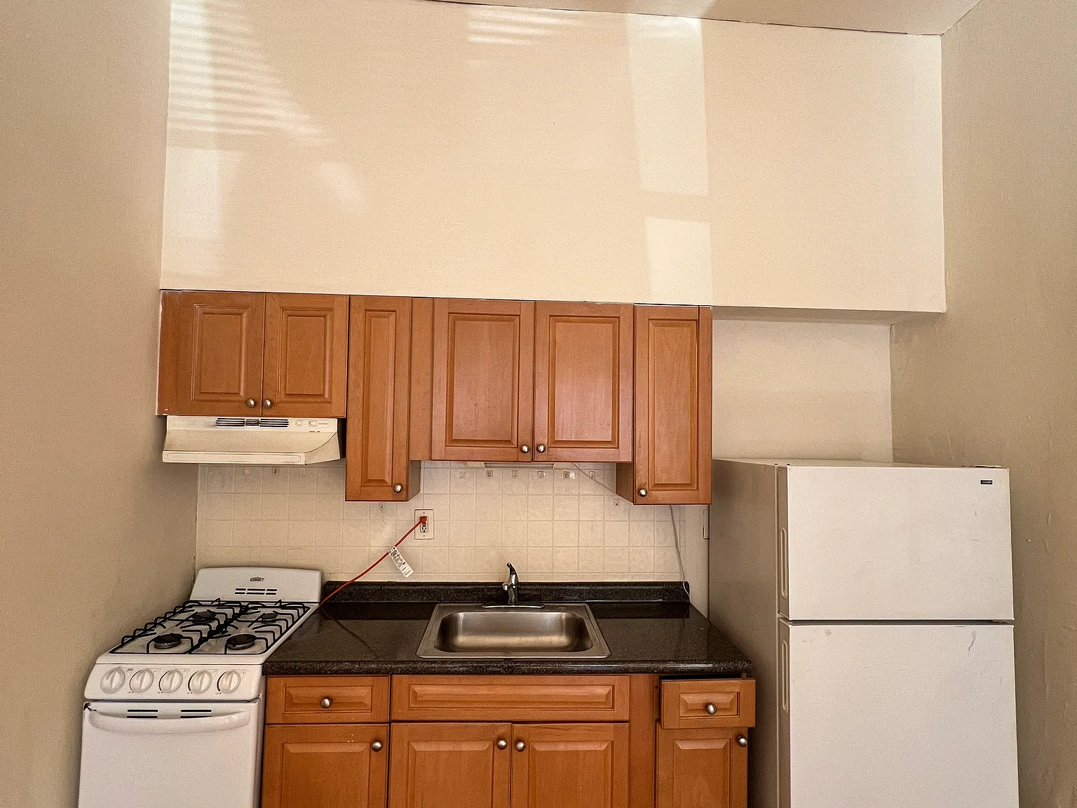 Studio, 260 sqft, $1,040 — Photo 2