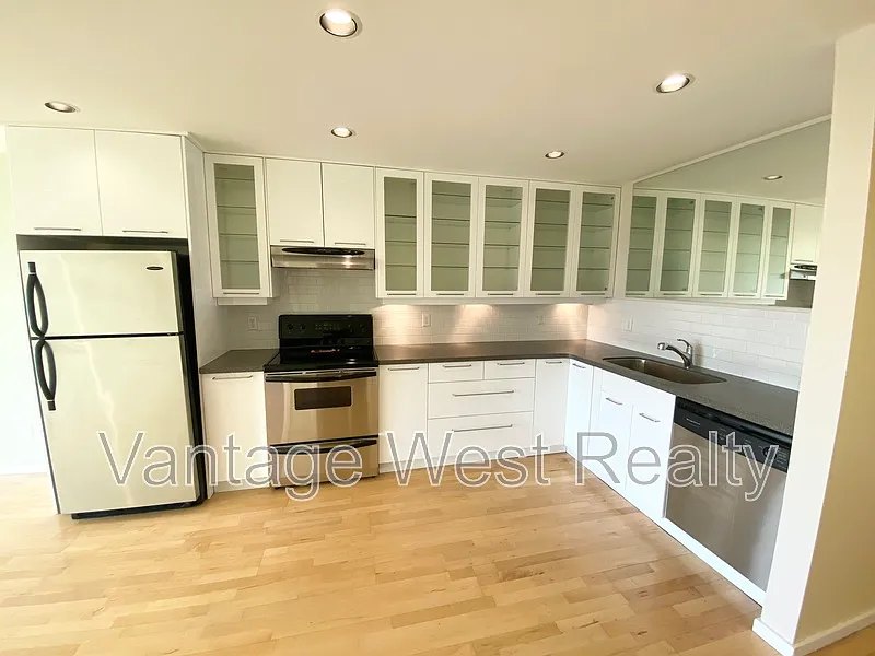 1 bed, 1.0 bath, 870 sqft, $1,595 — Photo 2