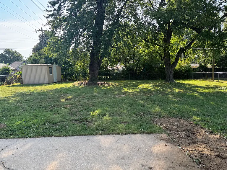 805 Morrison Pl — Photo 2
