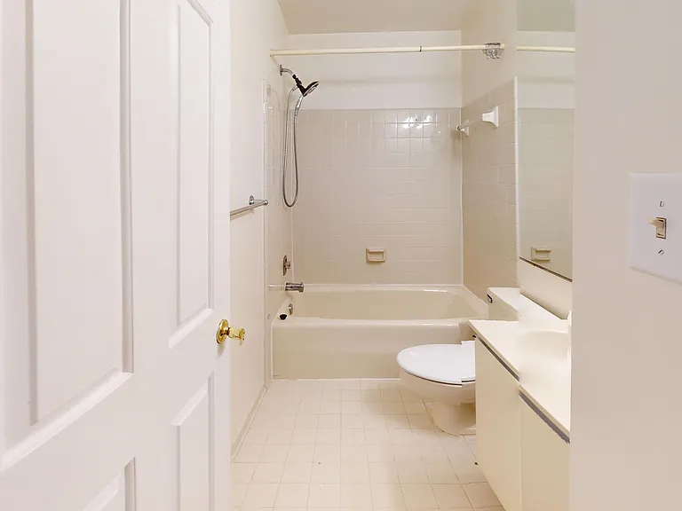 4621 1/2 Macarthur Blvd NW #A — Photo 11