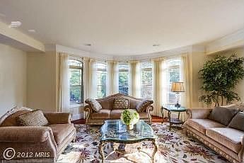 3rd image of 6807 Nesbitt Pl