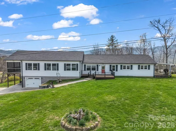 1086 Carters Ridge Rd, Spruce Pine, NC 28777