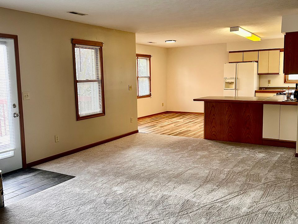 1st image of 1046 Mindy Ln APT 3