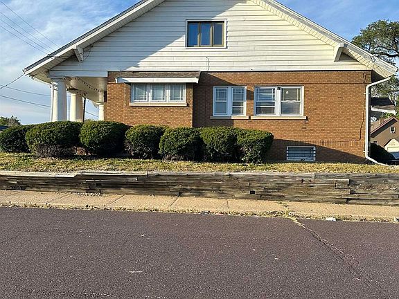 4th image of 2600 N Knoxville Ave