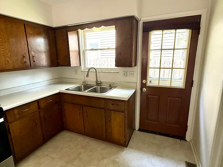 6031 Carrollton Ave — Photo 10