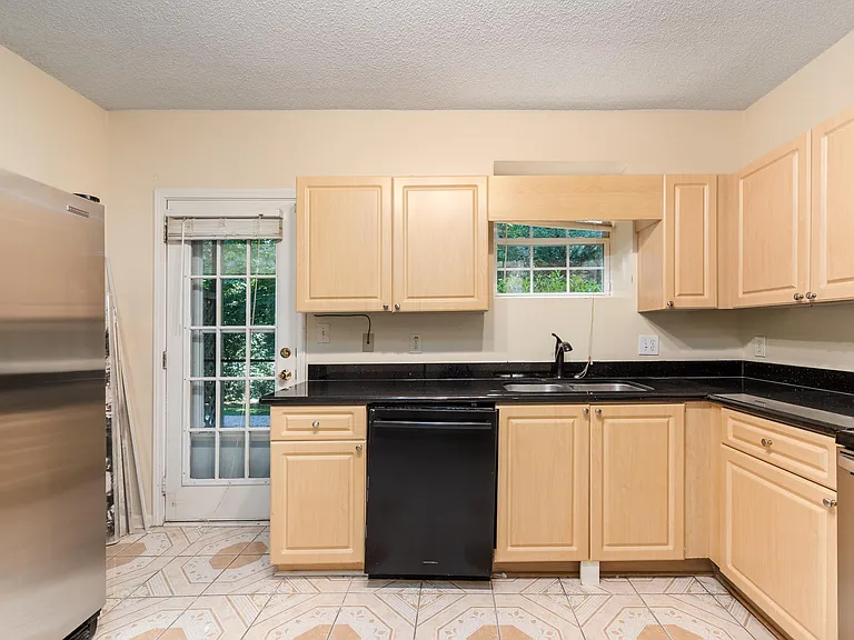 3665 Chestnut Dr #D2 — Photo 9