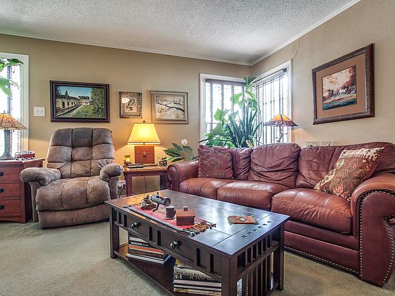 3rd image of 1212 Shady Ln