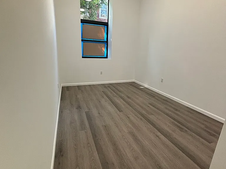 24-30 Elm St #202 — Photo 2