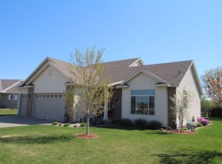 1114 Parkwood Loop, Saint Cloud, MN 56303