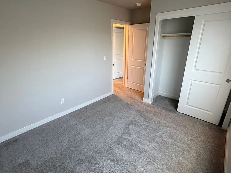 1390 N Steiwer Ln — Photo 12