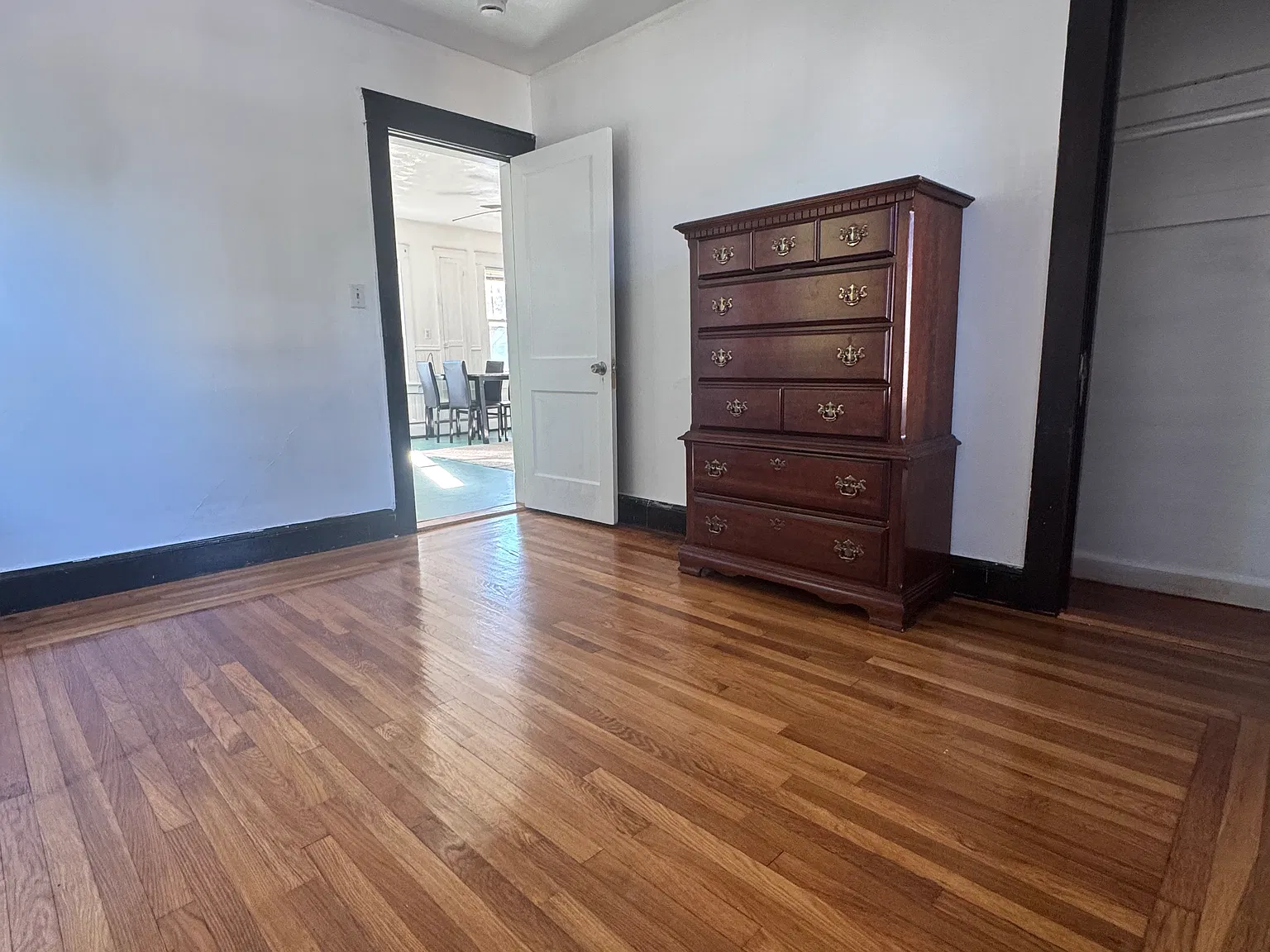 3 bed, 1200 sqft, $2,000 — Photo 4