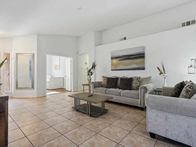 8054 W Palo Verde Dr — Photo 8