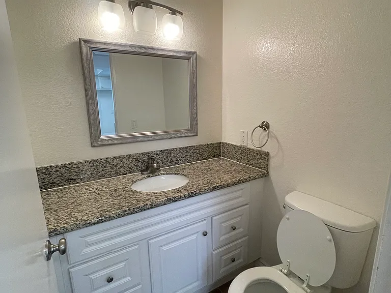 1115 Alameda Ave #1 — Photo 3