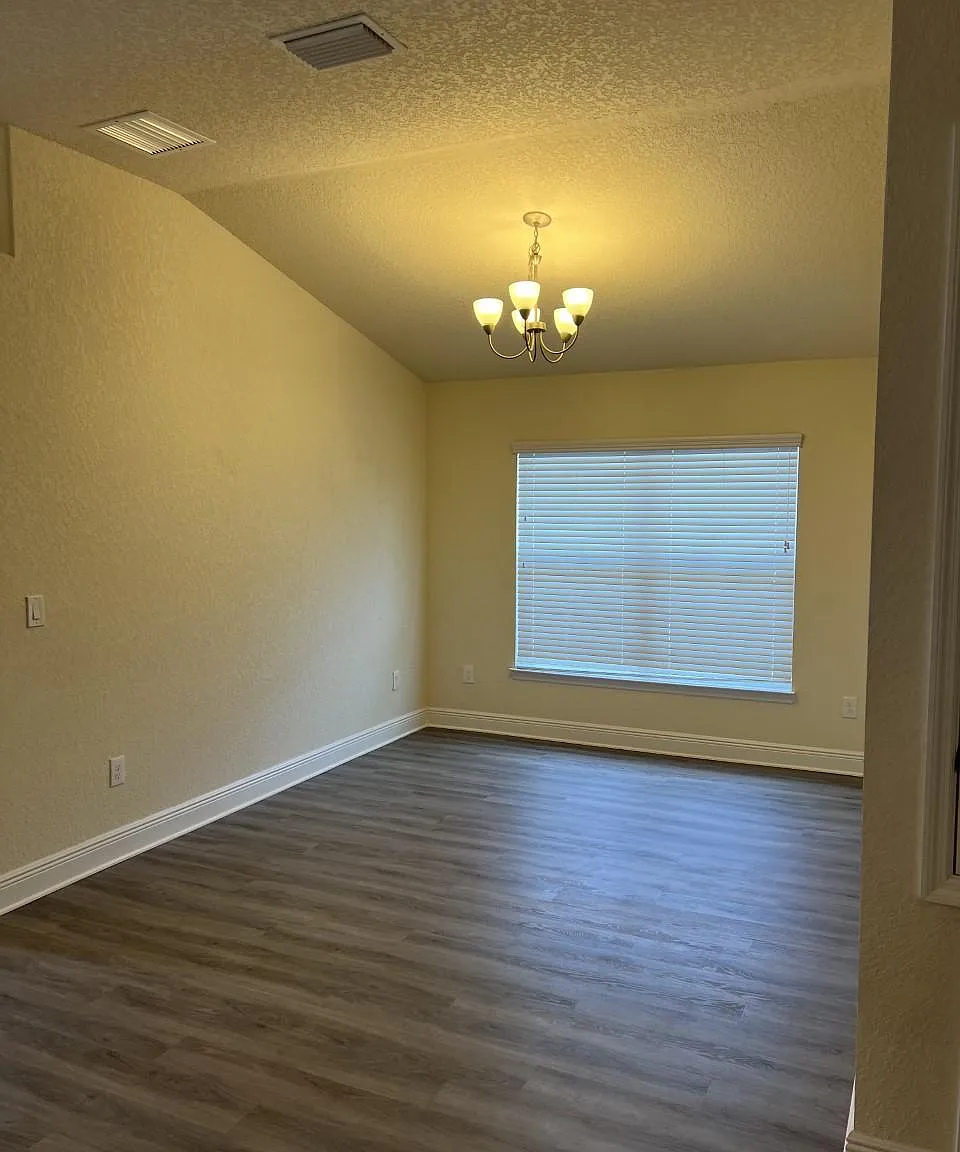 4 bed, 1820 sqft, $2,325 — Photo 4