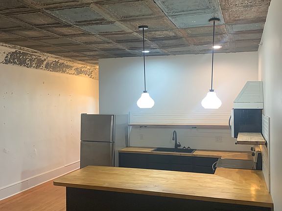 2nd image of 816 S Madison St #6