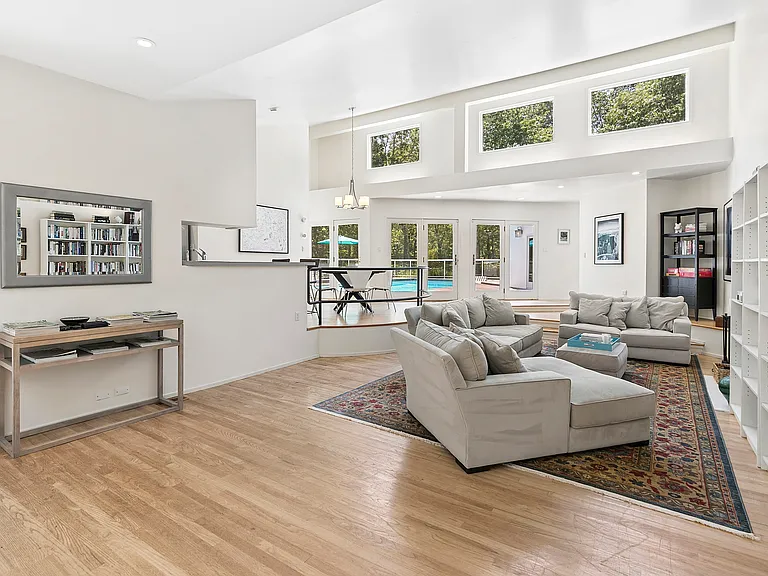 33 S Breeze Dr — Photo 3