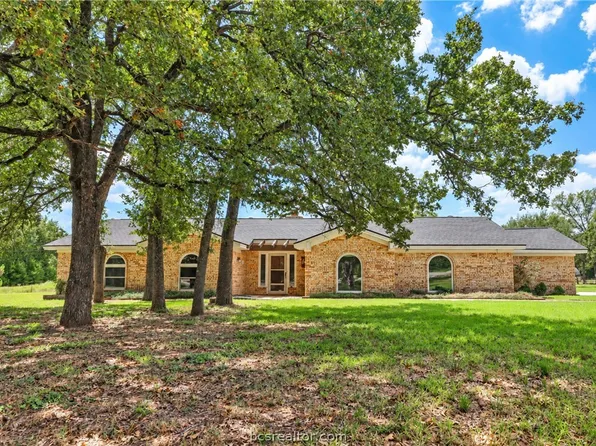 4728 Enchanted Oaks Dr, College Station, TX 77845