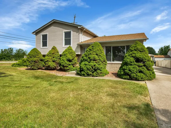 19166 Hyde Park, Trenton, MI 48183