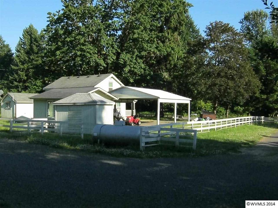 2nd image of 644 N Santiam Hwy W