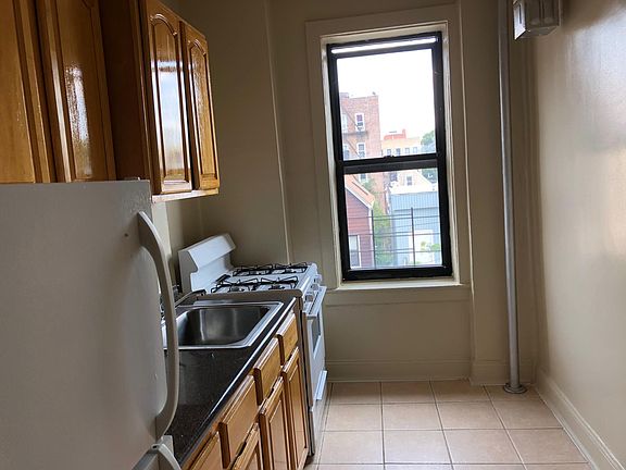 3rd image of 3291 Hull Ave #F3