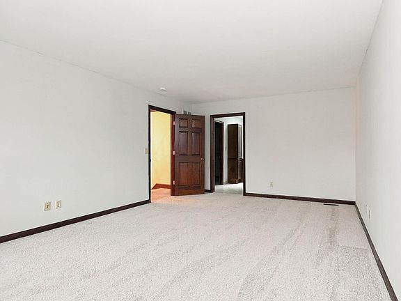 4th image of 7043 Stonington Rd