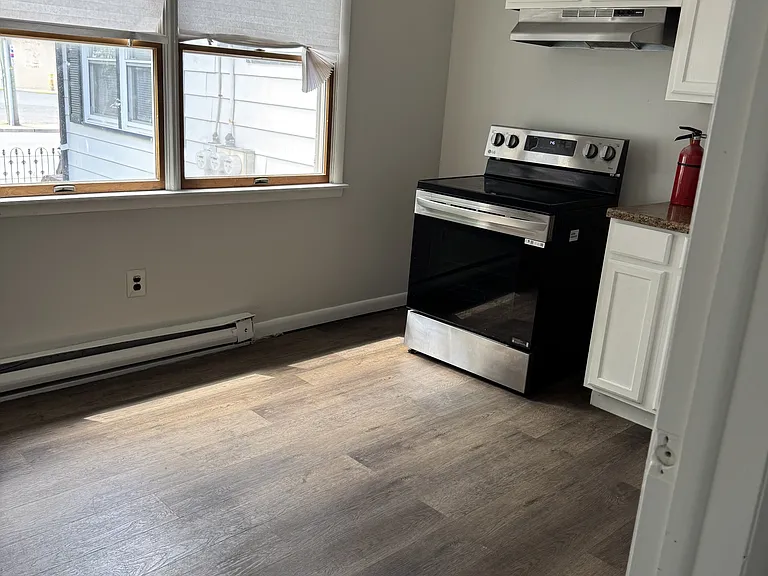 154 S Broadway #C — Photo 8