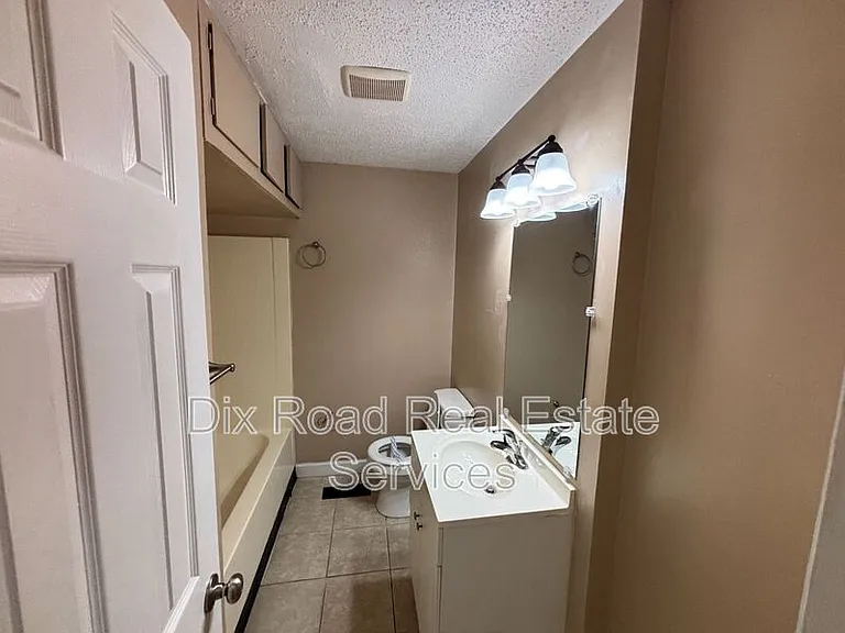 702 Arthur St — Photo 21