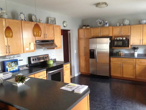 5th image of 173 E Main St