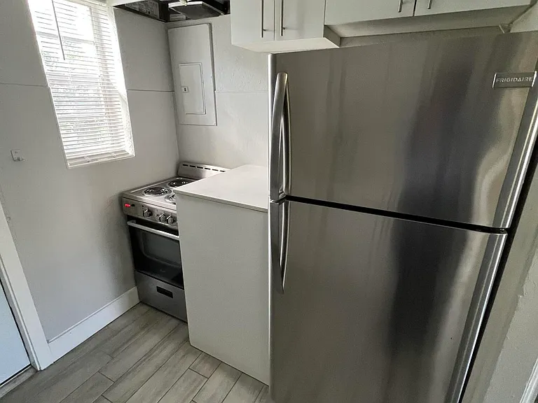 2722 Poinsettia Ave — Photo 5