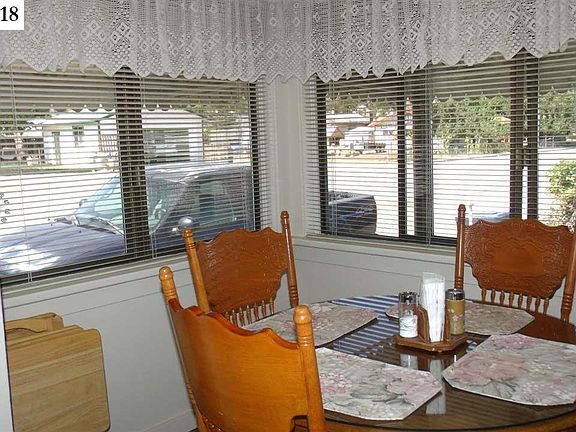3rd image of 376 Pardee Ave