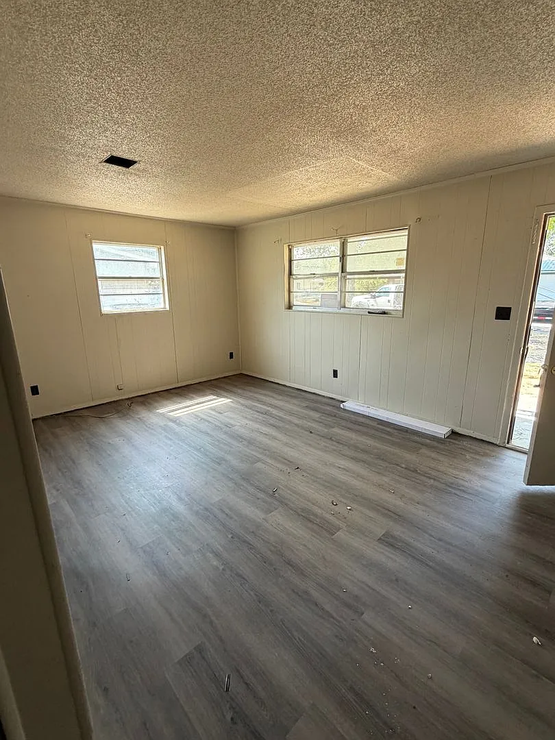 2 Bedroom 1 Bath Home for RENT — Photo 2