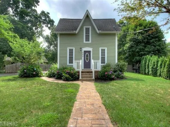 860 E Michigan Ave, Marshall, MI 49068