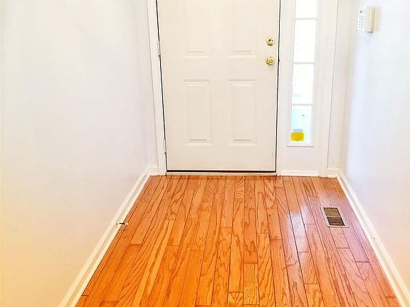 3rd image of 671 Stonewall Ln