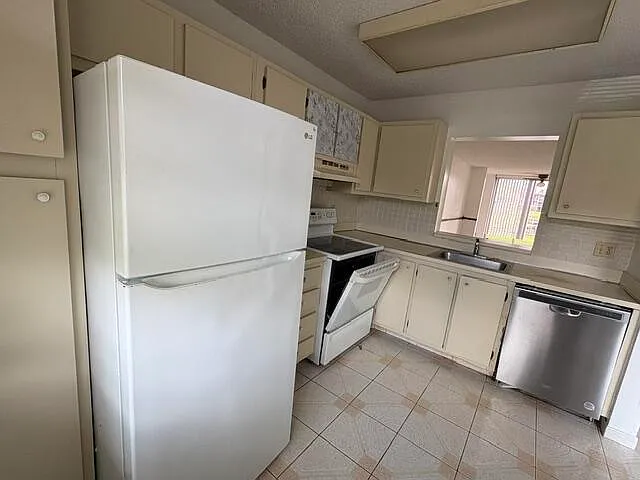 7840 NW 50th St #108 — Photo 7