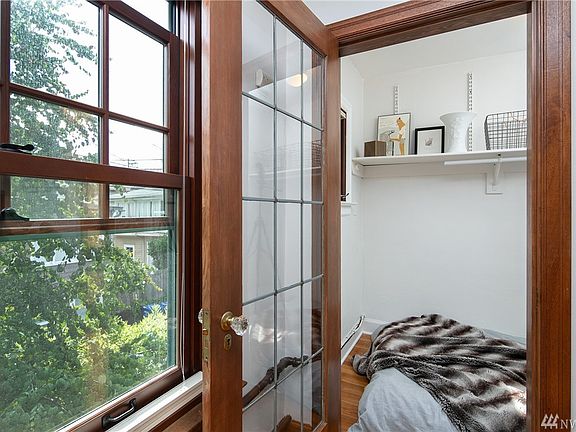 5th image of 408 Bellevue Ave E APT 305