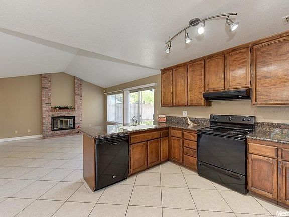 3rd image of 9071 Bramble Trail Way