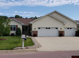 807 Lakeview Rd, Lake Crystal, MN 56055