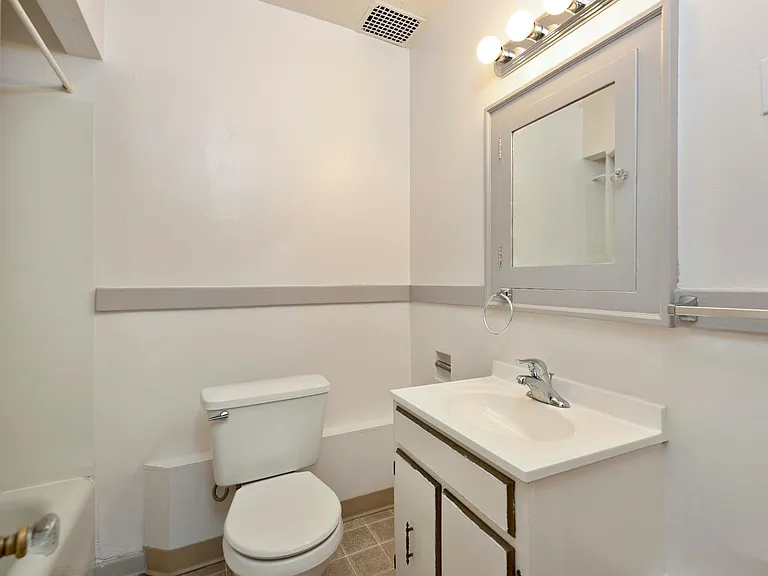 Victor Apartments — Photo 12
