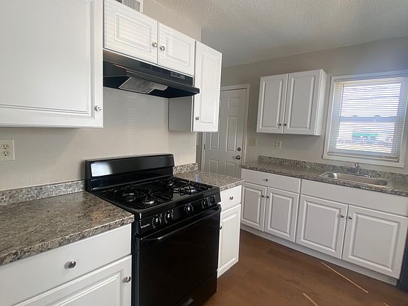 4th image of 9541 Charlotte St #1